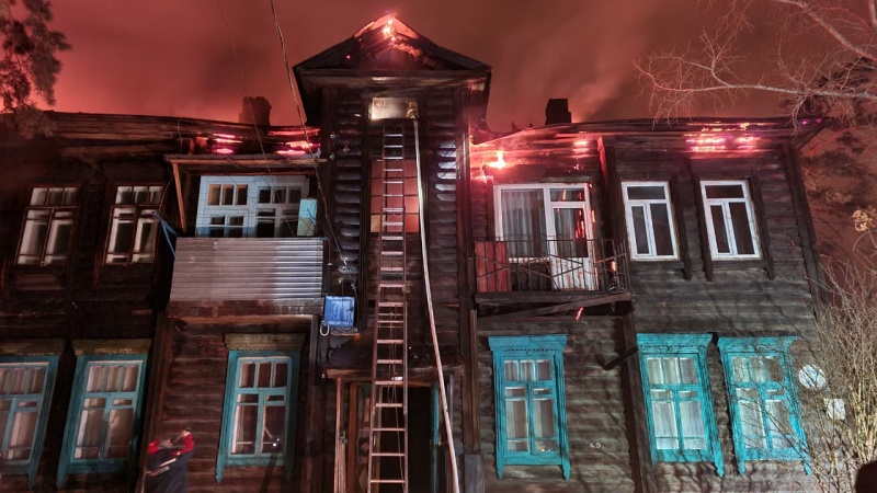 Минувшей ночью в Улан-Удэ горел жилой многоквартирный дом