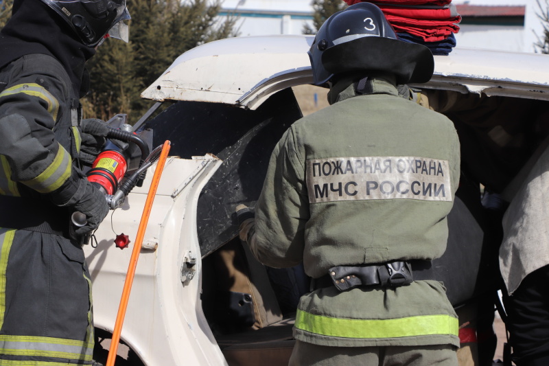 Пожарно-спасательные подразделения соревновались в мастерстве при ликвидации последствий чрезвычайных ситуаций на автомобильном транспорте