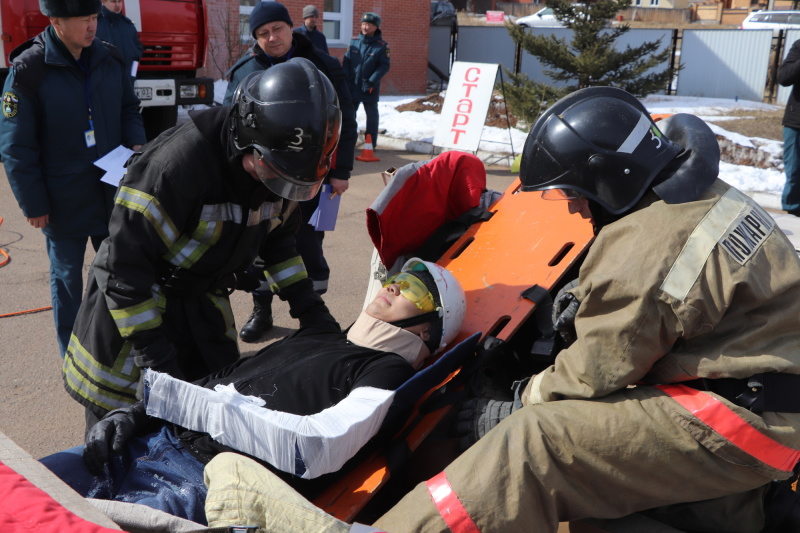 Пожарно-спасательные подразделения соревновались в мастерстве при ликвидации последствий чрезвычайных ситуаций на автомобильном транспорте