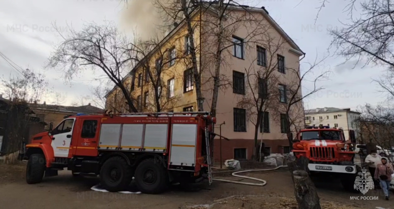 Загорание административного здания в городе Улан-Удэ (ОБНОВЛЕНО)